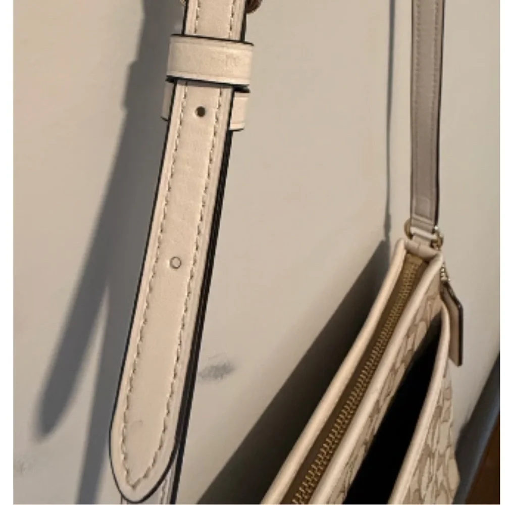 Coach Beige/White Signature Canvas and Leather Swingpack File Crossbody Bag